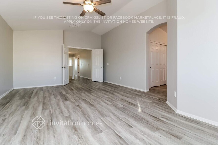 Building Photo - 25842 W Gibson Ln