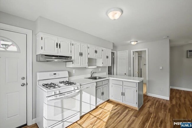 Building Photo - 85 Sheridan Ave