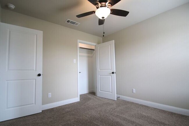 Building Photo - Townhome @ Jameson St. | Luxury 3 Bed / 2.5 Bath | Private Fenced Backyard