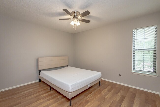 Building Photo - 100 Hillside Rd