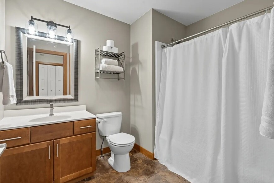 Building Photo - 1255 Dodge Street Ct