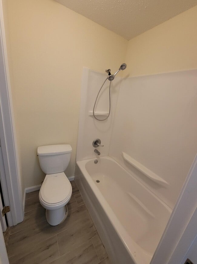 Building Photo - 1610 Green Briar Pkwy