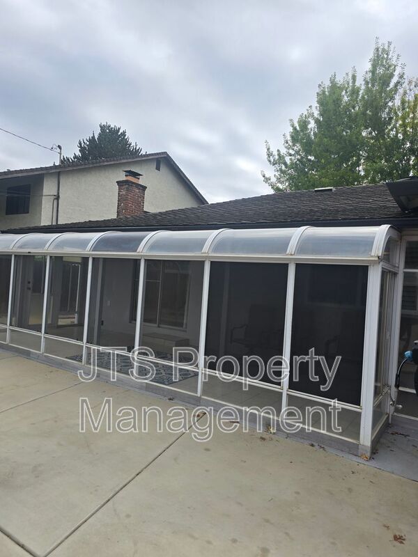 Building Photo - 1033 Woodshire Way