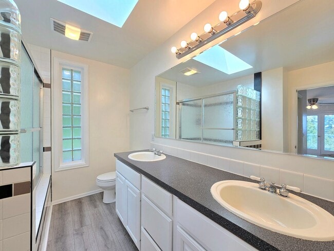 Building Photo - 2 Bedroom Home with Sound, Island and Ferr...