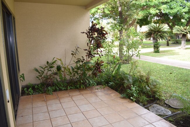 Building Photo - Maui Gardens ground floor unfurnished 2 bedroom 1.5 bath with pool and tennis court