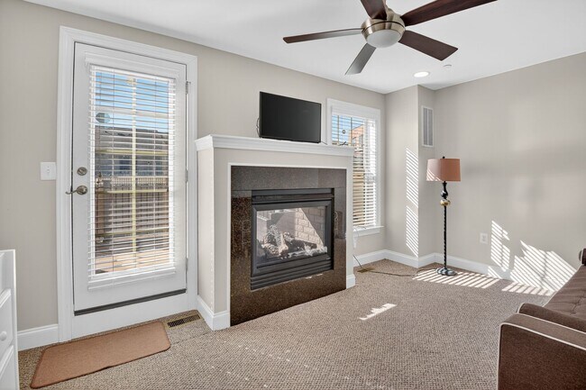 Building Photo - 7902 Yellowstone Way