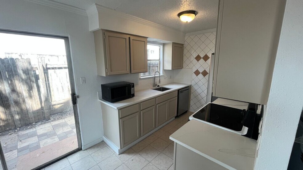 Building Photo - 9515 Aberdeen Way