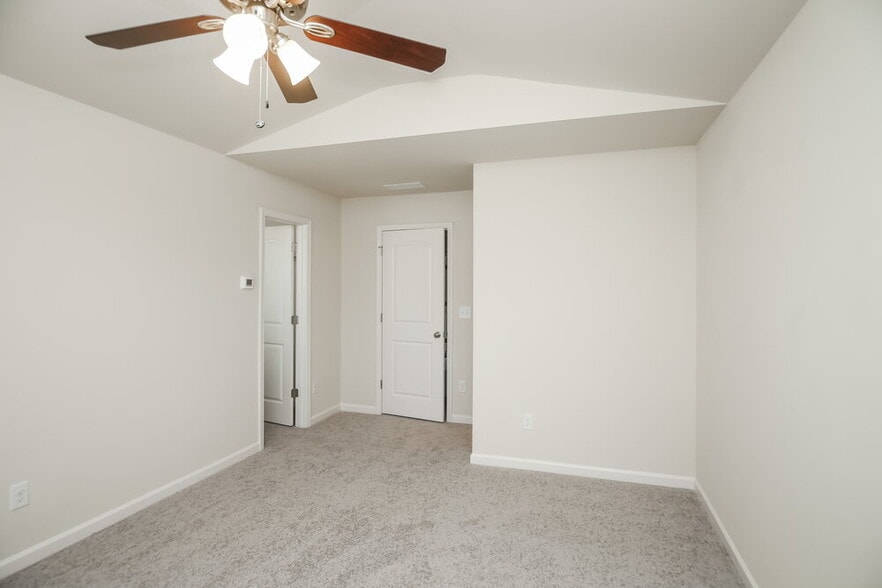 Building Photo - 302 Freeman Cir
