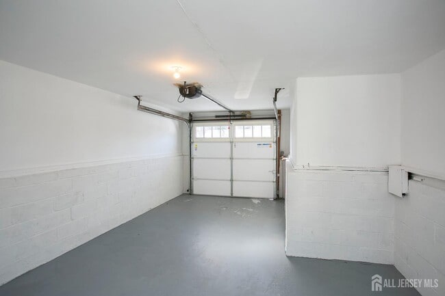 Building Photo - 40 Essex Ave