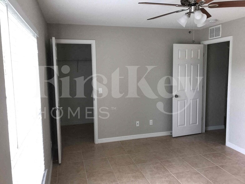 Building Photo - 11986 Booth Ave