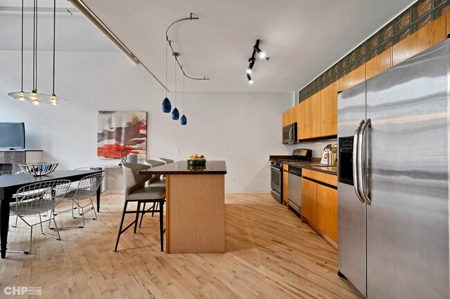 Building Photo - 203 S Sangamon St
