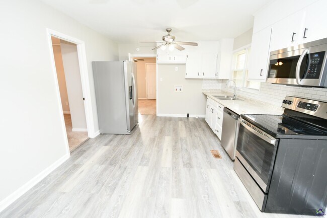 Building Photo - 461 SR 96