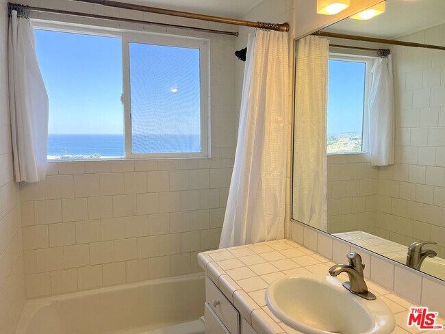 Building Photo - 6232 Tapia Dr