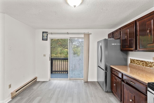 Building Photo - 123 Sumac St