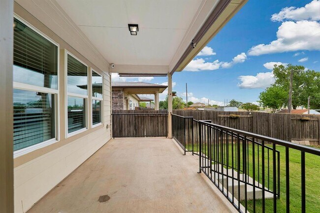 Building Photo - 1116 La Conterra Blvd