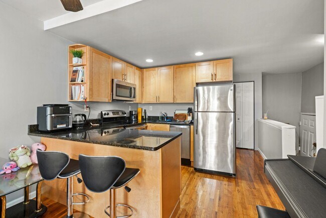 Building Photo - 354 1st St