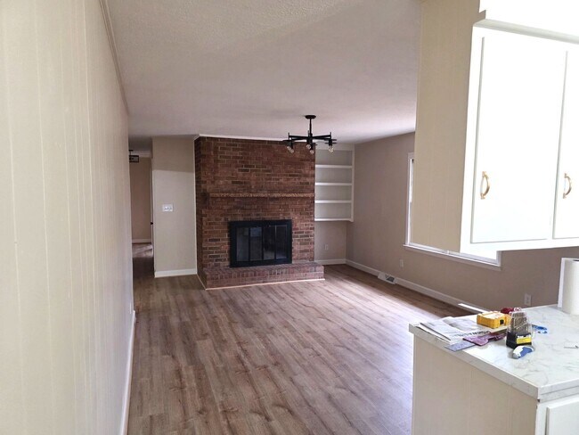 Building Photo - 3 Bed 1.5 Bath Rental Home Mount Airy