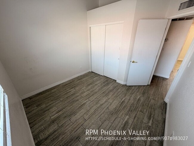 Building Photo - 2954 N Oregon St