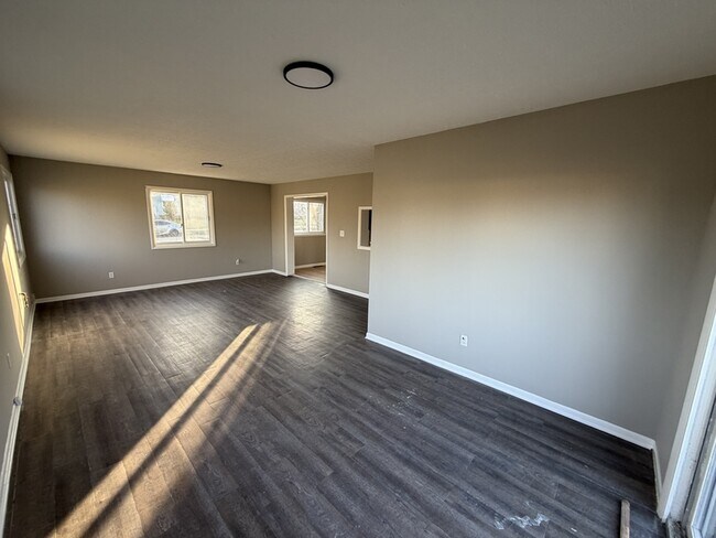 Building Photo - 4300 E 175th St