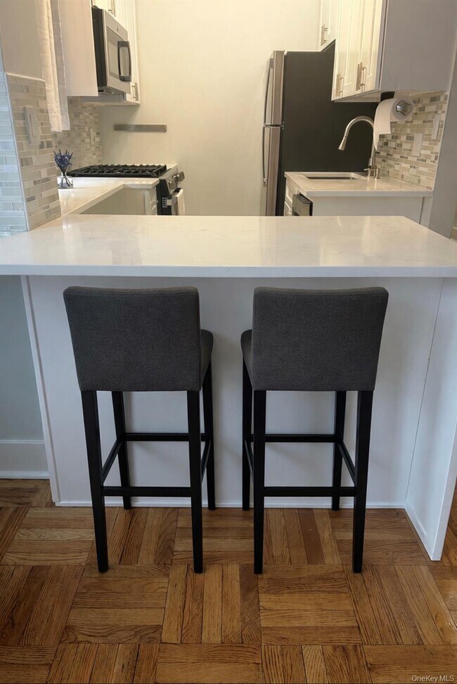 Building Photo - 230 Pelham Rd