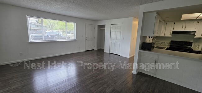 Building Photo - 705 White Cloud Dr