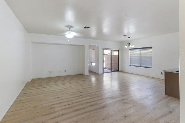 Building Photo - 45099 W Desert Cedars Ln