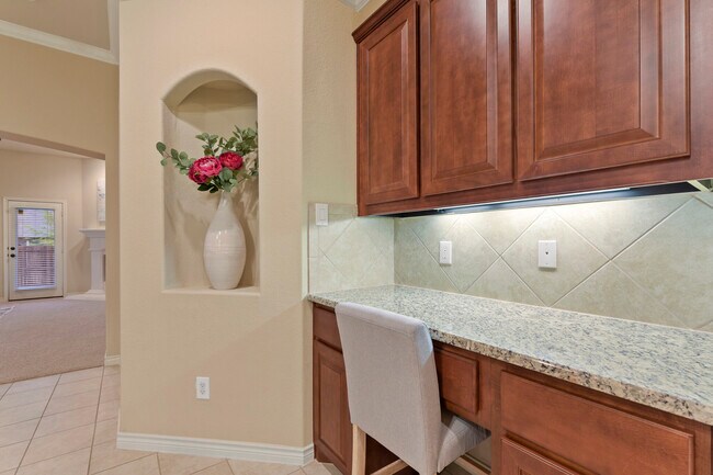 2nd Office Space - 6004 Paddlefish Dr