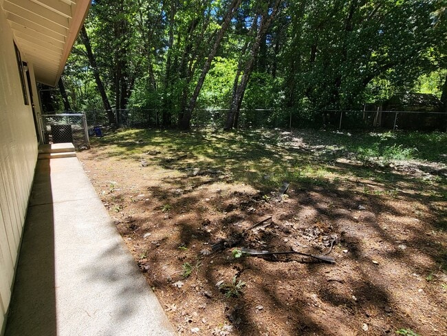 Building Photo - 2 bedroom 2 bath House for Rent in Cave Junction