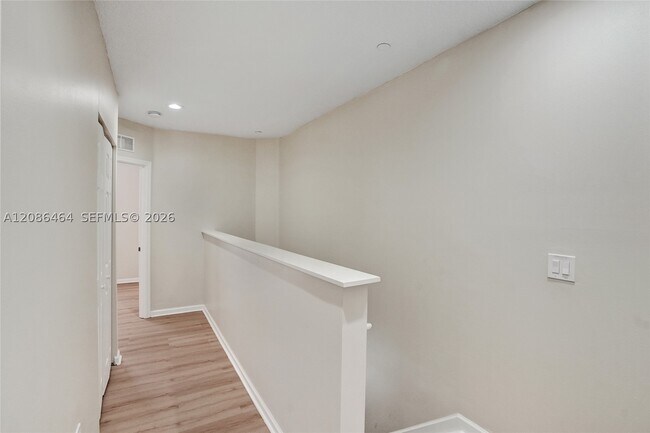 Building Photo - 1033 NE 17th Way