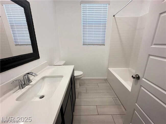 Building Photo - 9565 Camelback Crk Dr