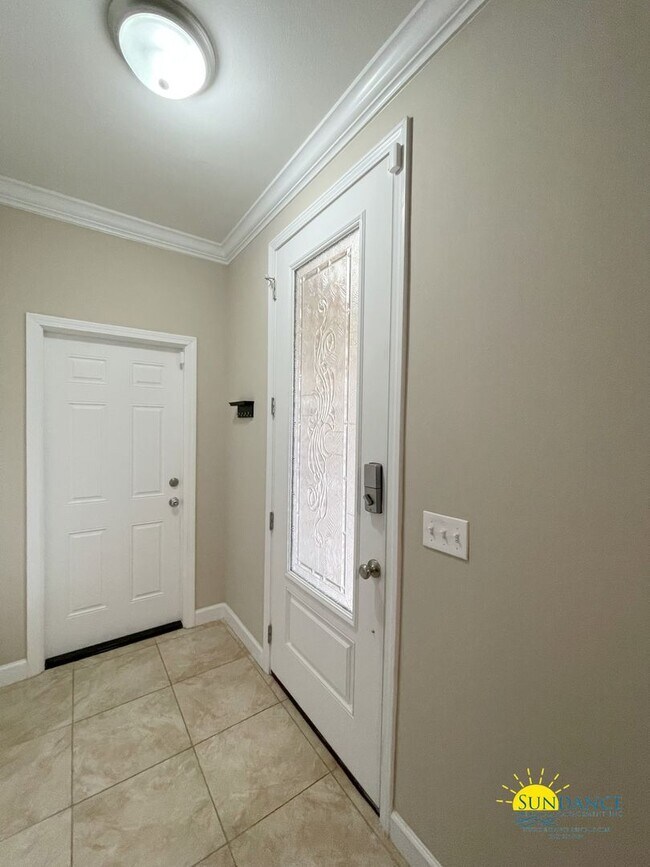 Building Photo - Pristine 3 Bedroom Home in Mary Esther!