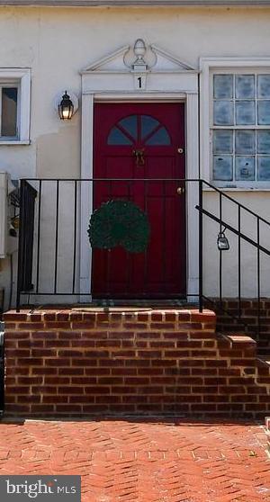 Building Photo - 17 S Madison St