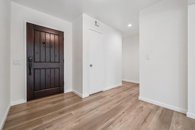 Building Photo - 700 Gull Ave