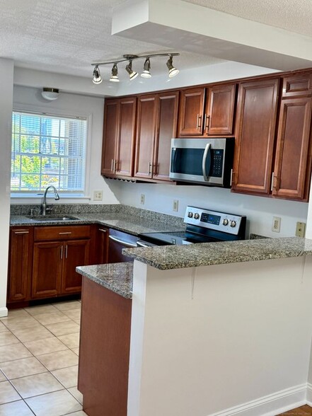Primary Photo - 256 Washington Blvd