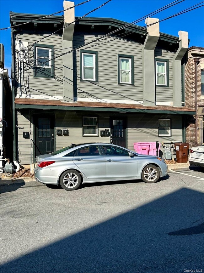 Building Photo - 9 1st St