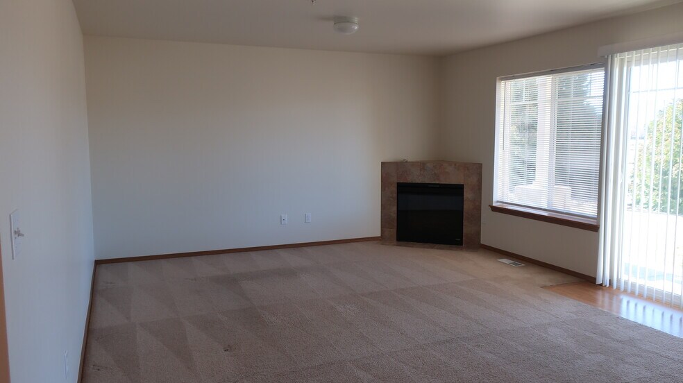 Building Photo - 60 Beacon Dr