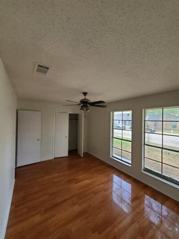 Building Photo - 2210 Greenvalley Dr