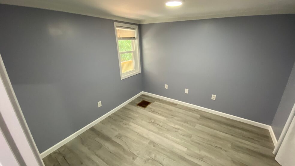 Building Photo - 1601 Glade Rd