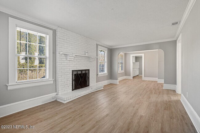 Building Photo - 524 E 60th St