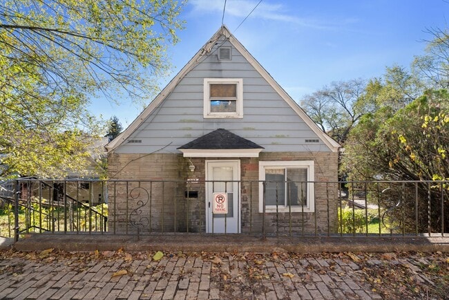 Building Photo - BLACK FRIDAY DEAL! SCORE 50% OFF 1ST MONTH'S RENT IF SIGNED BY NOV. 28! Cozy 3 Bedroom home in Mc...