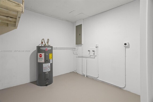 Building Photo - 6825 SW 12th St