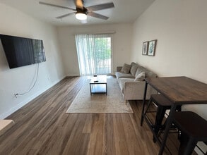 Building Photo - 4015 W 7th St