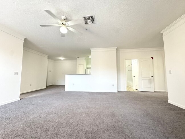 Building Photo - Updated 3 Bedroom, 2 Bath Mirabella Condo ...