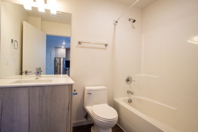 Building Photo - Contemporary 1-Bedroom Flat w/ DW + W/D Ready Late August!