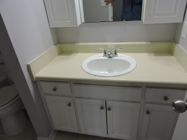 Building Photo - 211 Westview Dr