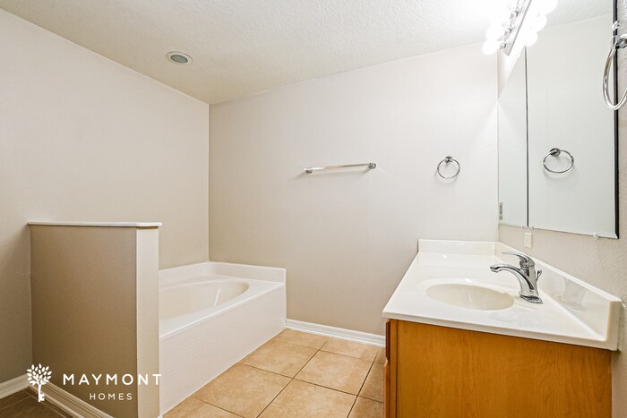 Building Photo - 809 Clear Brook Ct