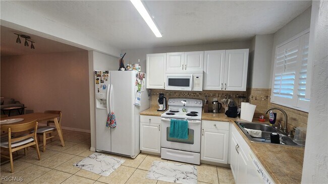 Building Photo - 2121 Collier Ave