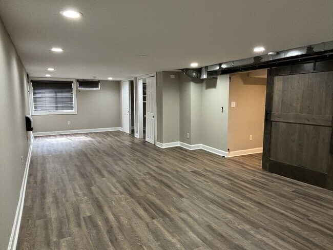 Building Photo - 1024 Kessler