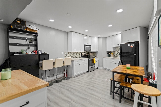 Building Photo - 22940 Oxford Pl