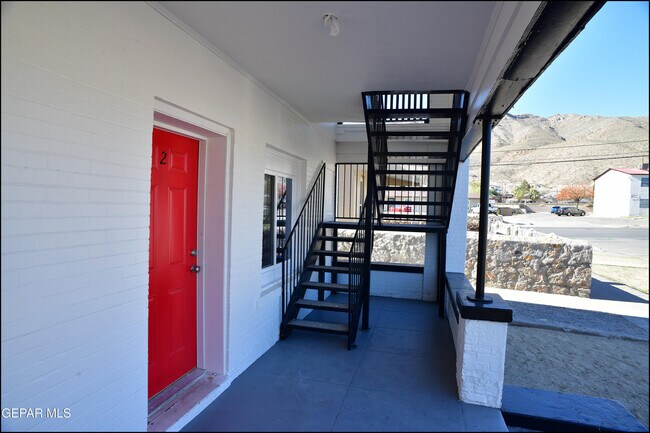 Building Photo - 2606 Aurora Ave